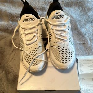 EUC Nike Air Max 270 women’s running shoes.